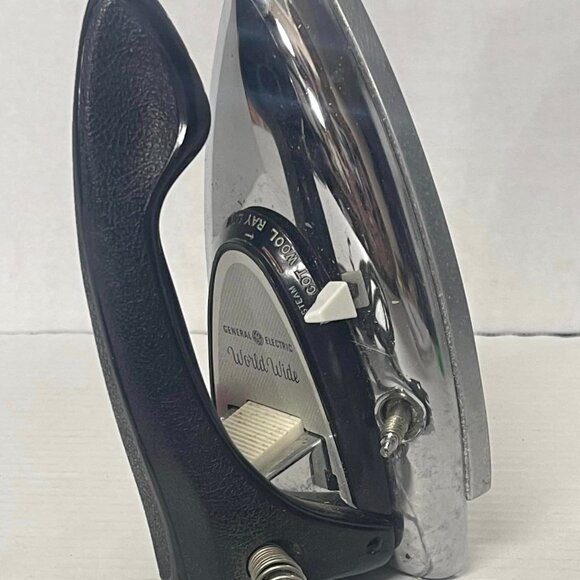 Vintage General Electric Iron World Wide Travel Cloth Cord ~ WORKS GREAT. - Picture 2 of 7